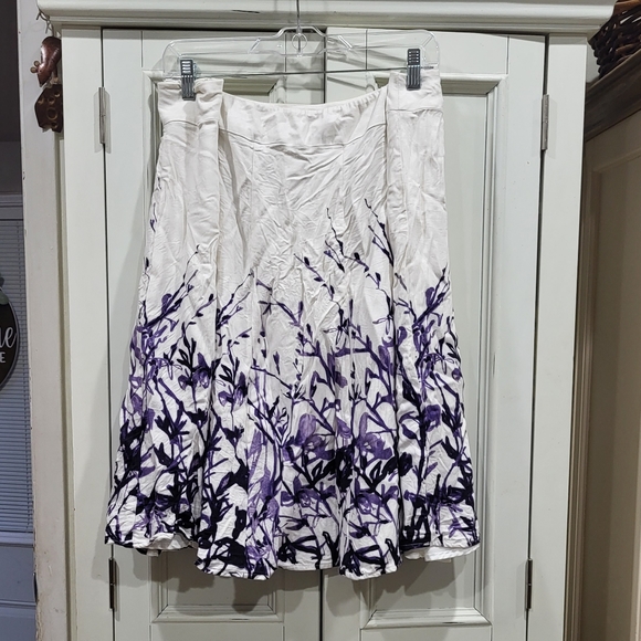 Coldwater Creek White with Purple accent 💜 skirt - Picture 2 of 7